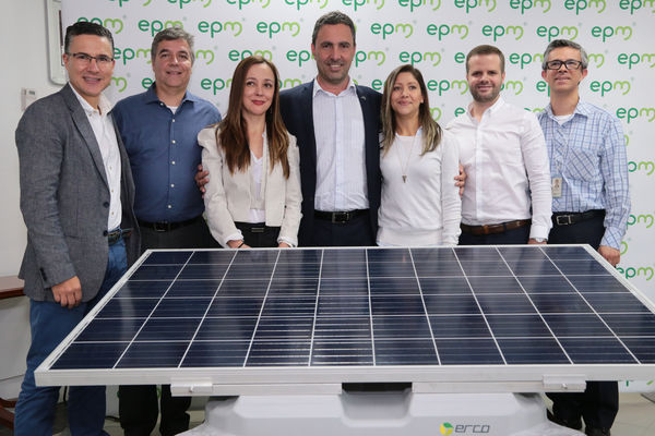 Energía solar Guatapé
Energía solar Guatapé
Fecha: 18 Abril 2018
Para descargar esta fotografía en alta resolución, haga clic sobre la imagen hasta que la misma se despliegue en la pantalla completa; luego dé clic derecho y elija la opción "guardar imagen como". 
En caso de publicación por cualquier medio, solicitamos acompañarla del crédito: "Foto EPM"

Palabras clave: Energía solar Guatapé