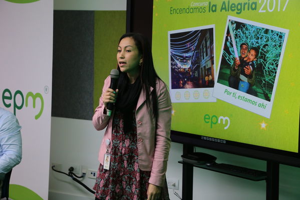 Ganadores de Encendamos la alegría 2017
Ganadores de Encendamos la alegría 2017
Fecha: Abril 21 de 2017
Para descargar esta fotografía en alta resolución, haga clic sobre la imagen hasta que la misma se despliegue en la pantalla completa; luego dé clic derecho y elija la opción "guardar imagen como". 
En caso de publicación por cualquier medio, solicitamos acompañarla del crédito: "Foto EPM"
Palabras clave: Ganadores Encendamos alegría 2017
