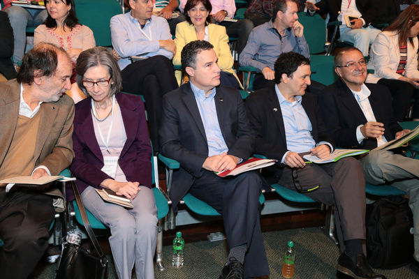 Rendición pública de cuentas
Rendición pública de cuentas 
Fecha: Abril 24 de 2015
Para descargar esta fotografía en alta resolución, haga clic sobre la imagen hasta que la misma se despliegue en la pantalla completa; luego dé clic derecho y elija la opción "guardar imagen como". 
En caso de publicación por cualquier medio, solicitamos acompañarla del crédito: "Foto EPM"

Palabras clave: Rendición pública cuentas