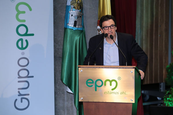 Rendición pública de cuentas
Rendición pública de cuentas 
Fecha: Abril 24 de 2015
Para descargar esta fotografía en alta resolución, haga clic sobre la imagen hasta que la misma se despliegue en la pantalla completa; luego dé clic derecho y elija la opción "guardar imagen como". 
En caso de publicación por cualquier medio, solicitamos acompañarla del crédito: "Foto EPM"

Palabras clave: Rendición pública cuentas