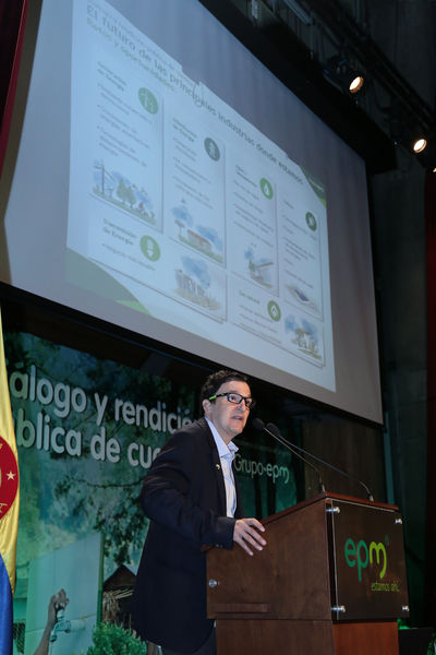 Rendición pública de cuentas 
Rendición pública de cuentas 
Fecha: Abril 24 de 2015
Para descargar esta fotografía en alta resolución, haga clic sobre la imagen hasta que la misma se despliegue en la pantalla completa; luego dé clic derecho y elija la opción "guardar imagen como". 
En caso de publicación por cualquier medio, solicitamos acompañarla del crédito: "Foto EPM"
Palabras clave: Rendición pública cuentas