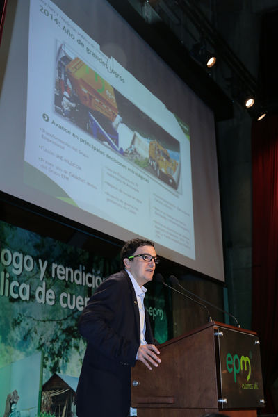 Rendición pública de cuentas 
Rendición pública de cuentas 
Fecha: Abril 24 de 2015
Para descargar esta fotografía en alta resolución, haga clic sobre la imagen hasta que la misma se despliegue en la pantalla completa; luego dé clic derecho y elija la opción "guardar imagen como". 
En caso de publicación por cualquier medio, solicitamos acompañarla del crédito: "Foto EPM"

Palabras clave: Rendición pública cuentas