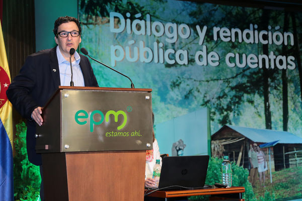 Rendición pública de cuentas 
Rendición pública de cuentas 
Fecha: Abril 24 de 2015
Para descargar esta fotografía en alta resolución, haga clic sobre la imagen hasta que la misma se despliegue en la pantalla completa; luego dé clic derecho y elija la opción "guardar imagen como". 
En caso de publicación por cualquier medio, solicitamos acompañarla del crédito: "Foto EPM"
Palabras clave: Rendición pública cuentas