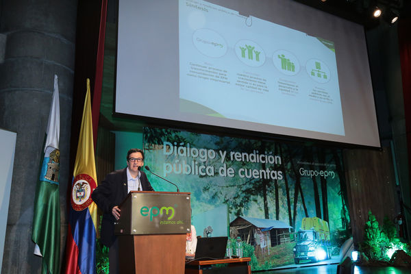 Rendición pública de cuentas 
Rendición pública de cuentas 
Fecha: Abril 24 de 2015
Para descargar esta fotografía en alta resolución, haga clic sobre la imagen hasta que la misma se despliegue en la pantalla completa; luego dé clic derecho y elija la opción "guardar imagen como". 
En caso de publicación por cualquier medio, solicitamos acompañarla del crédito: "Foto EPM"
Palabras clave: Rendición pública cuentas