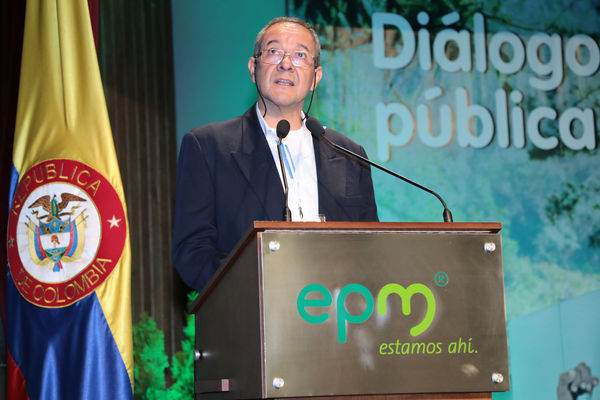 Rendición pública de cuentas 
Rendición pública de cuentas 
Fecha: Abril 24 de 2015
Para descargar esta fotografía en alta resolución, haga clic sobre la imagen hasta que la misma se despliegue en la pantalla completa; luego dé clic derecho y elija la opción "guardar imagen como". 
En caso de publicación por cualquier medio, solicitamos acompañarla del crédito: "Foto EPM"
Palabras clave: Rendición pública cuentas