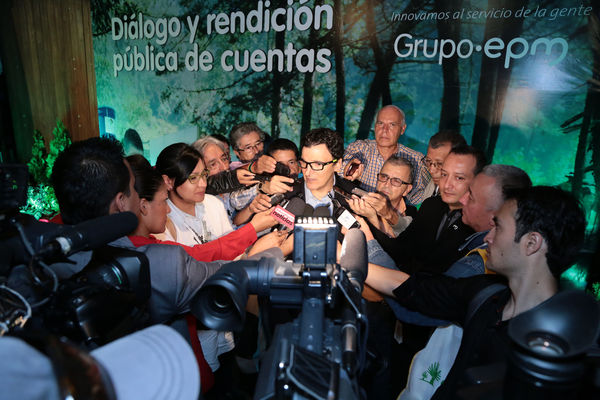Rendición pública de cuentas 
Rendición pública de cuentas 
Fecha: Abril 24 de 2015
Para descargar esta fotografía en alta resolución, haga clic sobre la imagen hasta que la misma se despliegue en la pantalla completa; luego dé clic derecho y elija la opción "guardar imagen como". 
En caso de publicación por cualquier medio, solicitamos acompañarla del crédito: "Foto EPM"
Palabras clave: Rendición pública cuentas