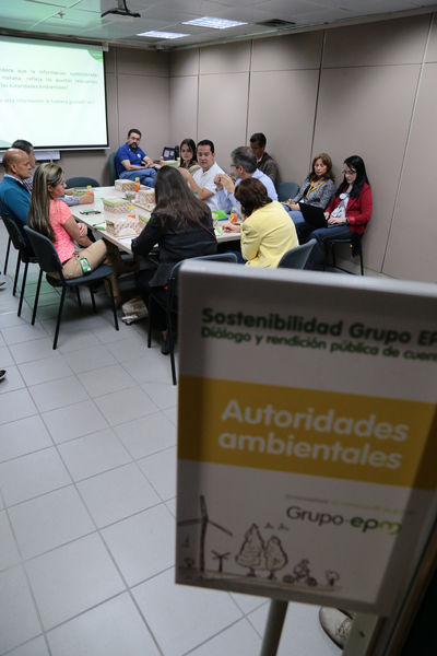 Rendición pública de cuentas 
Rendición pública de cuentas 
Fecha: Abril 24 de 2015
Para descargar esta fotografía en alta resolución, haga clic sobre la imagen hasta que la misma se despliegue en la pantalla completa; luego dé clic derecho y elija la opción "guardar imagen como". 
En caso de publicación por cualquier medio, solicitamos acompañarla del crédito: "Foto EPM"
Palabras clave: Rendición pública cuentas