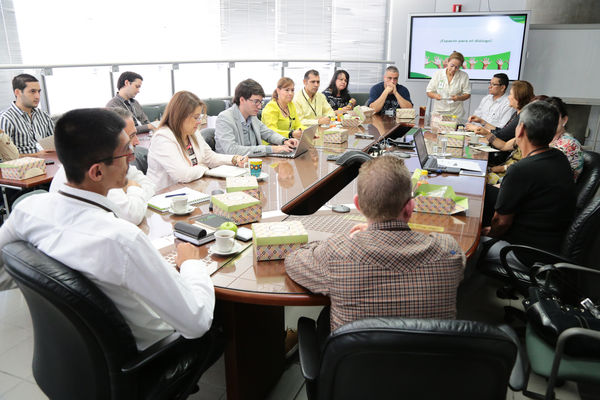 Rendición pública de cuentas 
Rendición pública de cuentas 
Fecha: Abril 24 de 2015
Para descargar esta fotografía en alta resolución, haga clic sobre la imagen hasta que la misma se despliegue en la pantalla completa; luego dé clic derecho y elija la opción "guardar imagen como". 
En caso de publicación por cualquier medio, solicitamos acompañarla del crédito: "Foto EPM"
Palabras clave: Rendición pública cuentas