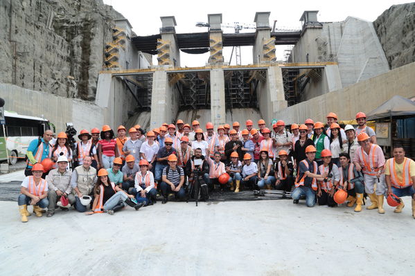 Visita medios comunicación Proyecto Hidroituango
Visita medios comunicación Proyecto Hidroituango. 
Fecha: 27 Abril 2018.
Para descargar esta fotografía en alta resolución, haga clic sobre la imagen hasta que la misma se despliegue en la pantalla completa; luego dé clic derecho y elija la opción "guardar imagen como". 
En caso de publicación por cualquier medio, solicitamos acompañarla del crédito: "Foto EPM"
Palabras clave: Visita medios comunicación Proyecto Hidroituango
