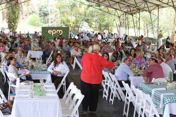 Día de la Secretaría
Día de la Secretaria
Fecha: Abril 28 de 2017
Para descargar esta fotografía en alta resolución, haga clic sobre la imagen hasta que la misma se despliegue en la pantalla completa; luego dé clic derecho y elija la opción "guardar imagen como". 
En caso de publicación por cualquier medio, solicitamos acompañarla del crédito: "Foto EPM"
Palabras clave: Día Secretaría