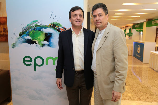 Congreso Naturgas - Recorrido   
Congreso Naturgas - Recorrido   
Fecha: Abril 29 de 2015. 
Para descargar esta fotografía en alta resolución, haga clic sobre la imagen hasta que la misma se despliegue en la pantalla completa; luego dé clic derecho y elija la opción "guardar imagen como". 
En caso de publicación por cualquier medio, solicitamos acompañarla del crédito: "Foto EPM"
Palabras clave: Congreso Naturgas Recorrido