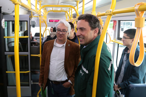 Presentación primer bus articulado eléctrico
Presentación del primer bus articulado eléctrico
Fecha: Abril 3 de 2018
Para descargar esta fotografía en alta resolución, haga clic sobre la imagen hasta que la misma se despliegue en la pantalla completa; luego dé clic derecho y elija la opción "guardar imagen como". 
En caso de publicación por cualquier medio, solicitamos acompañarla del crédito: "Foto EPM"

Palabras clave: Presentación primer bus articulado eléctrico