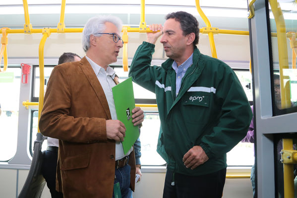 Presentación primer bus articulado eléctrico
Presentación del primer bus articulado eléctrico
Fecha: Abril 3 de 2018
Para descargar esta fotografía en alta resolución, haga clic sobre la imagen hasta que la misma se despliegue en la pantalla completa; luego dé clic derecho y elija la opción "guardar imagen como". 
En caso de publicación por cualquier medio, solicitamos acompañarla del crédito: "Foto EPM"

Palabras clave: Presentación primer bus articulado eléctrico