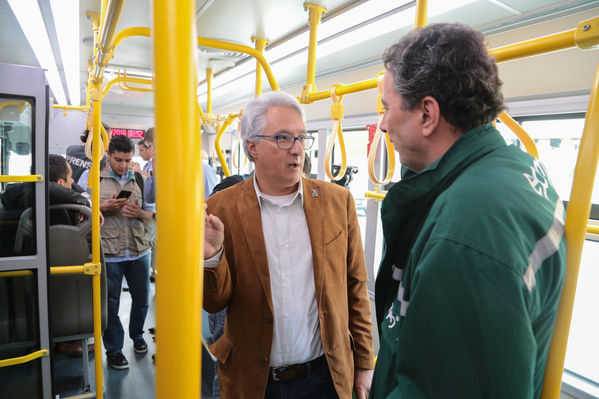Presentación primer bus articulado eléctrico
Presentación del primer bus articulado eléctrico
Fecha: Abril 3 de 2018
Para descargar esta fotografía en alta resolución, haga clic sobre la imagen hasta que la misma se despliegue en la pantalla completa; luego dé clic derecho y elija la opción "guardar imagen como". 
En caso de publicación por cualquier medio, solicitamos acompañarla del crédito: "Foto EPM"

Palabras clave: Presentación primer bus articulado eléctrico