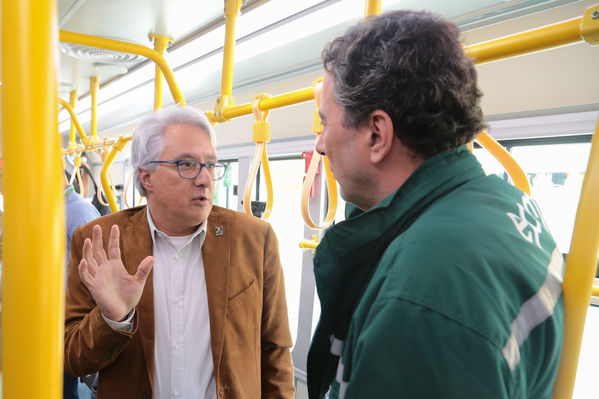 Presentación primer bus articulado eléctrico
Presentación del primer bus articulado eléctrico
Fecha: Abril 3 de 2018
Para descargar esta fotografía en alta resolución, haga clic sobre la imagen hasta que la misma se despliegue en la pantalla completa; luego dé clic derecho y elija la opción "guardar imagen como". 
En caso de publicación por cualquier medio, solicitamos acompañarla del crédito: "Foto EPM"

Palabras clave: Presentación primer bus articulado eléctrico