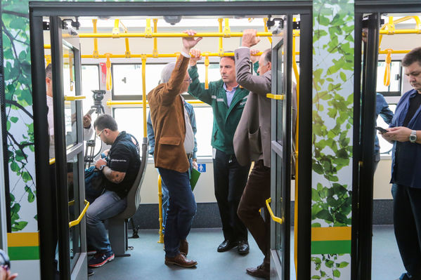 Presentación primer bus articulado eléctrico
Presentación del primer bus articulado eléctrico
Fecha: Abril 3 de 2018
Para descargar esta fotografía en alta resolución, haga clic sobre la imagen hasta que la misma se despliegue en la pantalla completa; luego dé clic derecho y elija la opción "guardar imagen como". 
En caso de publicación por cualquier medio, solicitamos acompañarla del crédito: "Foto EPM"

Palabras clave: Presentación primer bus articulado eléctrico