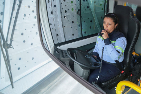 Presentación primer bus articulado eléctrico
Presentación del primer bus articulado eléctrico
Fecha: Abril 3 de 2018
Para descargar esta fotografía en alta resolución, haga clic sobre la imagen hasta que la misma se despliegue en la pantalla completa; luego dé clic derecho y elija la opción "guardar imagen como". 
En caso de publicación por cualquier medio, solicitamos acompañarla del crédito: "Foto EPM"

Palabras clave: Presentación primer bus articulado eléctrico