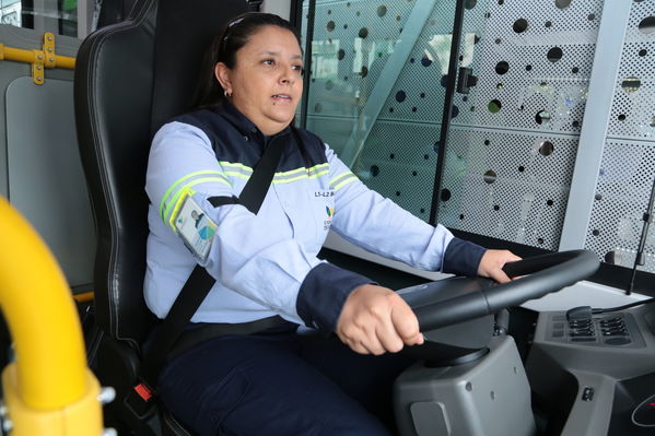 Presentación primer bus articulado eléctrico
Presentación del primer bus articulado eléctrico
Fecha: Abril 3 de 2018
Para descargar esta fotografía en alta resolución, haga clic sobre la imagen hasta que la misma se despliegue en la pantalla completa; luego dé clic derecho y elija la opción "guardar imagen como". 
En caso de publicación por cualquier medio, solicitamos acompañarla del crédito: "Foto EPM"

Palabras clave: Presentación primer bus articulado eléctrico