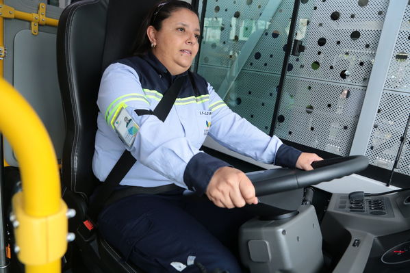 Presentación primer bus articulado eléctrico
Presentación del primer bus articulado eléctrico
Fecha: Abril 3 de 2018
Para descargar esta fotografía en alta resolución, haga clic sobre la imagen hasta que la misma se despliegue en la pantalla completa; luego dé clic derecho y elija la opción "guardar imagen como". 
En caso de publicación por cualquier medio, solicitamos acompañarla del crédito: "Foto EPM"

Palabras clave: Presentación primer bus articulado eléctrico