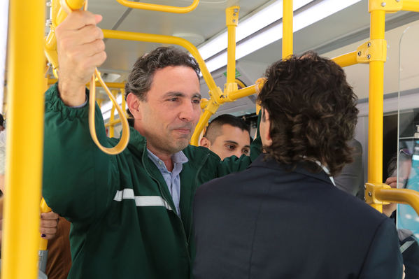 Presentación primer bus articulado eléctrico
Presentación del primer bus articulado eléctrico
Fecha: Abril 3 de 2018
Para descargar esta fotografía en alta resolución, haga clic sobre la imagen hasta que la misma se despliegue en la pantalla completa; luego dé clic derecho y elija la opción "guardar imagen como". 
En caso de publicación por cualquier medio, solicitamos acompañarla del crédito: "Foto EPM"

Palabras clave: Presentación primer bus articulado eléctrico