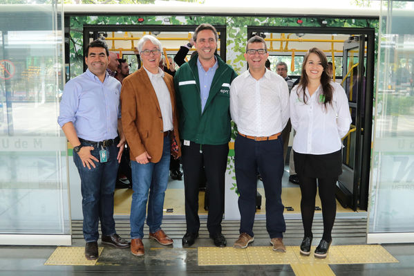 Presentación primer bus articulado eléctrico
Presentación del primer bus articulado eléctrico
Fecha: Abril 3 de 2018
Para descargar esta fotografía en alta resolución, haga clic sobre la imagen hasta que la misma se despliegue en la pantalla completa; luego dé clic derecho y elija la opción "guardar imagen como". 
En caso de publicación por cualquier medio, solicitamos acompañarla del crédito: "Foto EPM"
Palabras clave: Presentación primer bus articulado eléctrico