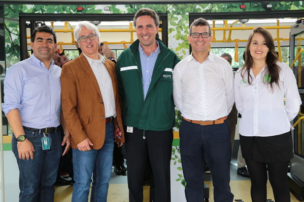Presentación primer bus articulado eléctrico
Presentación del primer bus articulado eléctrico
Fecha: Abril 3 de 2018
Para descargar esta fotografía en alta resolución, haga clic sobre la imagen hasta que la misma se despliegue en la pantalla completa; luego dé clic derecho y elija la opción "guardar imagen como". 
En caso de publicación por cualquier medio, solicitamos acompañarla del crédito: "Foto EPM"
Palabras clave: Presentación primer bus articulado eléctrico