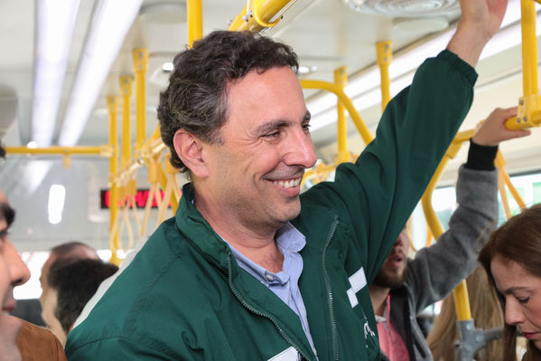 Presentación primer bus articulado eléctrico
Presentación del primer bus articulado eléctrico
Fecha: Abril 3 de 2018
Para descargar esta fotografía en alta resolución, haga clic sobre la imagen hasta que la misma se despliegue en la pantalla completa; luego dé clic derecho y elija la opción "guardar imagen como". 
En caso de publicación por cualquier medio, solicitamos acompañarla del crédito: "Foto EPM"
Palabras clave: Presentación primer bus articulado eléctrico
