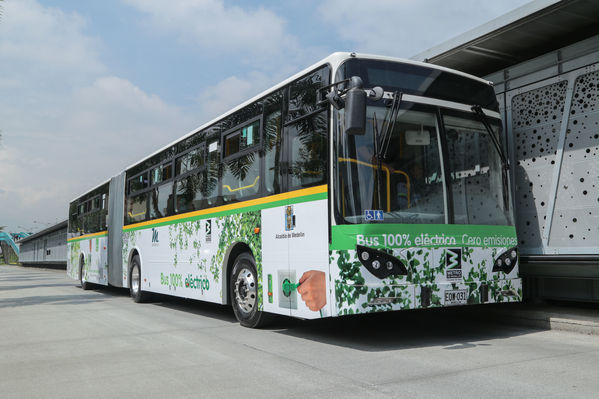 Presentación primer bus articulado eléctrico
Presentación del primer bus articulado eléctrico
Fecha: Abril 3 de 2018
Para descargar esta fotografía en alta resolución, haga clic sobre la imagen hasta que la misma se despliegue en la pantalla completa; luego dé clic derecho y elija la opción "guardar imagen como". 
En caso de publicación por cualquier medio, solicitamos acompañarla del crédito: "Foto EPM"
Palabras clave: Presentación primer bus articulado eléctrico