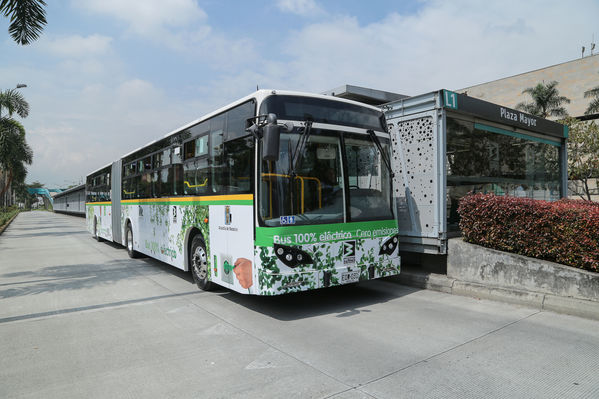Presentación del primer bus articulado eléctrico
Presentación del primer bus articulado eléctrico
Fecha: Abril 3 de 2018
Para descargar esta fotografía en alta resolución, haga clic sobre la imagen hasta que la misma se despliegue en la pantalla completa; luego dé clic derecho y elija la opción "guardar imagen como". 
En caso de publicación por cualquier medio, solicitamos acompañarla del crédito: "Foto EPM"

Palabras clave: Presentación primer bus articulado eléctrico
