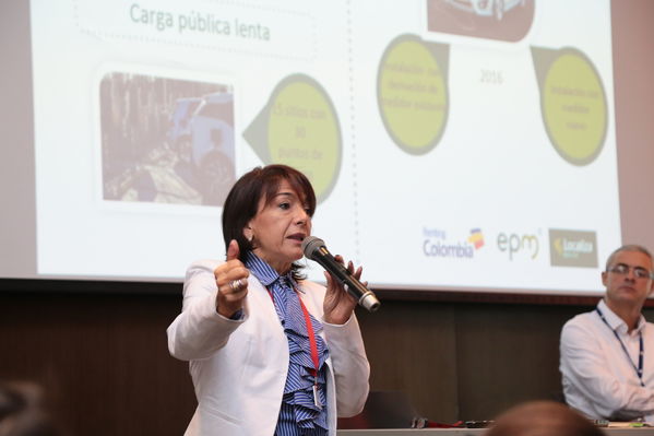 Mobilidad Sostenible
Mobilidad Sostenible
Fecha: Abril 7 de 2017
Para descargar esta fotografía en alta resolución, haga clic sobre la imagen hasta que la misma se despliegue en la pantalla completa; luego dé clic derecho y elija la opción "guardar imagen como". 
En caso de publicación por cualquier medio, solicitamos acompañarla del crédito: "Foto EPM"
Palabras clave: Mobilidad Sostenible