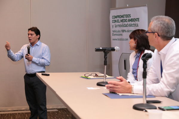 Mobilidad Sostenible
Mobilidad Sostenible
Fecha: Abril 7 de 2017
Para descargar esta fotografía en alta resolución, haga clic sobre la imagen hasta que la misma se despliegue en la pantalla completa; luego dé clic derecho y elija la opción "guardar imagen como". 
En caso de publicación por cualquier medio, solicitamos acompañarla del crédito: "Foto EPM"
Palabras clave: Mobilidad Sostenible