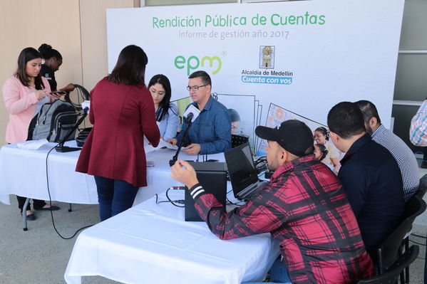 Rendición pública cuentas 2018
Rendición pública  de cuentas 2018.
Fecha: 13 Abril 2018
Para descargar esta fotografía en alta resolución, haga clic sobre la imagen hasta que la misma se despliegue en la pantalla completa; luego dé clic derecho y elija la opción "guardar imagen como". 
En caso de publicación por cualquier medio, solicitamos acompañarla del crédito: "Foto EPM"

Palabras clave: Rendición pública cuentas 2018