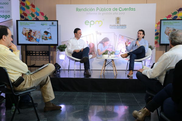 Rendición Pública de cuentas 2018
Rendición pública  de cuentas 2018.
Fecha: 13 Abril 2018
Para descargar esta fotografía en alta resolución, haga clic sobre la imagen hasta que la misma se despliegue en la pantalla completa; luego dé clic derecho y elija la opción "guardar imagen como". 
En caso de publicación por cualquier medio, solicitamos acompañarla del crédito: "Foto EPM"

Palabras clave: Rendición pública cuentas 2018