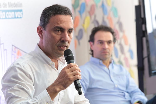 Rendición pública  de cuentas 2018.
Rendición pública  de cuentas 2018.
Fecha: 13 Abril 2018
Para descargar esta fotografía en alta resolución, haga clic sobre la imagen hasta que la misma se despliegue en la pantalla completa; luego dé clic derecho y elija la opción "guardar imagen como". 
En caso de publicación por cualquier medio, solicitamos acompañarla del crédito: "Foto EPM"

Palabras clave: Rendición pública cuentas 2018