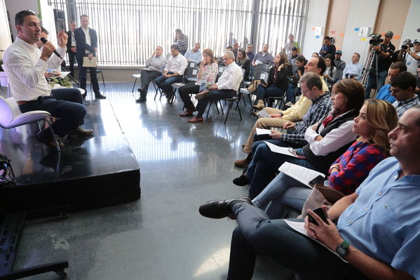 Rendición pública  de cuentas 2018.
Rendición pública  de cuentas 2018.
Fecha: 13 Abril 2018
Para descargar esta fotografía en alta resolución, haga clic sobre la imagen hasta que la misma se despliegue en la pantalla completa; luego dé clic derecho y elija la opción "guardar imagen como". 
En caso de publicación por cualquier medio, solicitamos acompañarla del crédito: "Foto EPM"

Palabras clave: Rendición pública cuentas 2018