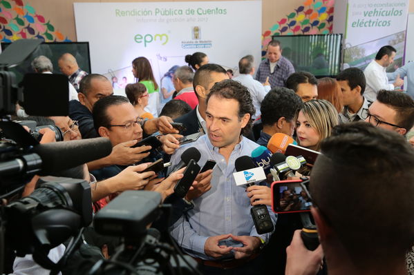 Rendición pública  de cuentas 2018.
Rendición pública  de cuentas 2018.
Fecha: 13 Abril 2018
Para descargar esta fotografía en alta resolución, haga clic sobre la imagen hasta que la misma se despliegue en la pantalla completa; luego dé clic derecho y elija la opción "guardar imagen como". 
En caso de publicación por cualquier medio, solicitamos acompañarla del crédito: "Foto EPM"

Palabras clave: Rendición pública cuentas 2018