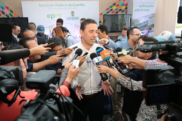 Rendición pública  de cuentas 2018.
Rendición pública  de cuentas 2018.
Fecha: 13 Abril 2018
Para descargar esta fotografía en alta resolución, haga clic sobre la imagen hasta que la misma se despliegue en la pantalla completa; luego dé clic derecho y elija la opción "guardar imagen como". 
En caso de publicación por cualquier medio, solicitamos acompañarla del crédito: "Foto EPM"

Palabras clave: Rendición pública cuentas 2018