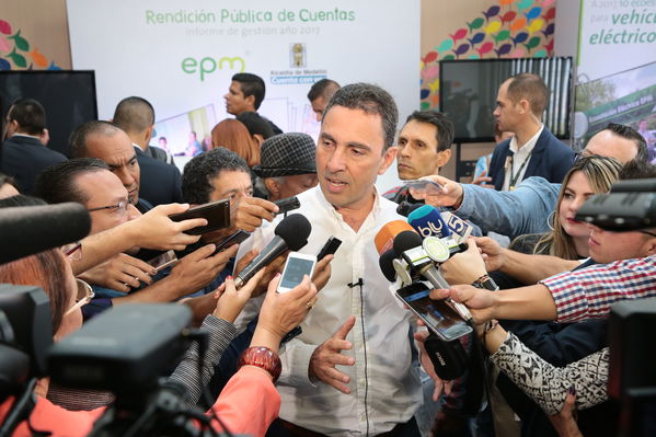 Rendición pública  de cuentas 2018.
Rendición pública  de cuentas 2018.
Fecha: 13 Abril 2018
Para descargar esta fotografía en alta resolución, haga clic sobre la imagen hasta que la misma se despliegue en la pantalla completa; luego dé clic derecho y elija la opción "guardar imagen como". 
En caso de publicación por cualquier medio, solicitamos acompañarla del crédito: "Foto EPM"

Palabras clave: Rendición pública cuentas 2018