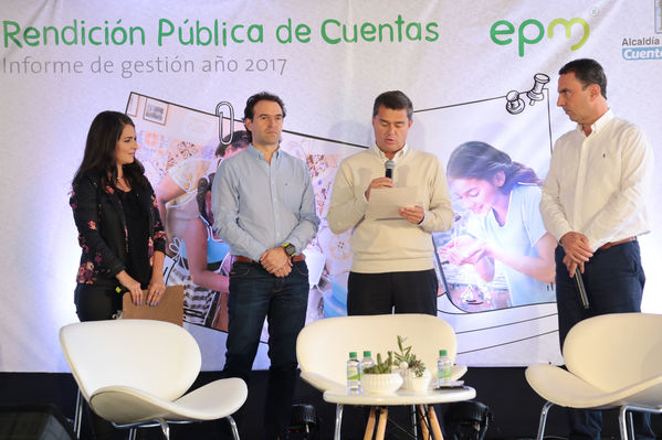 Rendición pública  de cuentas 2018.
Rendición pública  de cuentas 2018.
Fecha: 13 Abril 2018
Para descargar esta fotografía en alta resolución, haga clic sobre la imagen hasta que la misma se despliegue en la pantalla completa; luego dé clic derecho y elija la opción "guardar imagen como". 
En caso de publicación por cualquier medio, solicitamos acompañarla del crédito: "Foto EPM"

Palabras clave: Rendición pública cuentas 2018