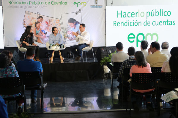 Rendición pública  de cuentas 2018.
Rendición pública  de cuentas 2018.
Fecha: 13 Abril 2018
Para descargar esta fotografía en alta resolución, haga clic sobre la imagen hasta que la misma se despliegue en la pantalla completa; luego dé clic derecho y elija la opción "guardar imagen como". 
En caso de publicación por cualquier medio, solicitamos acompañarla del crédito: "Foto EPM"

Palabras clave: Rendición pública cuentas 2018