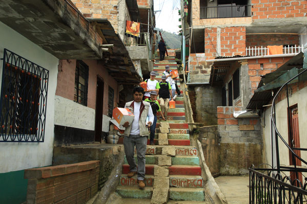 Brigada Comunitaria
Brigada Comunitaria
Fecha: Abril 5 de 2014. Lugar: Barrio Santo Domingo
Para descargar esta fotografía en alta resolución, haga clic sobre la imagen hasta que la misma se despliegue en la pantalla completa; luego dé clic derecho y elija la opción "guardar imagen como". 
En caso de publicación por cualquier medio, solicitamos acompañarla del crédito: "Foto EPM"
Palabras clave: Brigada Comunitaria