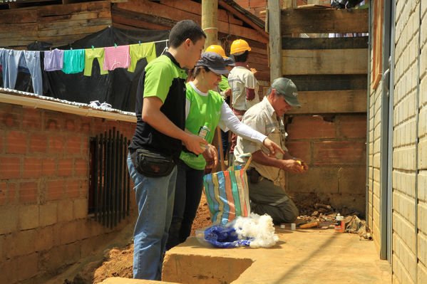 Brigada Comunitaria
Brigada Comunitaria
Fecha: Abril 5 de 2014. Lugar: Barrio Santo Domingo
Para descargar esta fotografía en alta resolución, haga clic sobre la imagen hasta que la misma se despliegue en la pantalla completa; luego dé clic derecho y elija la opción "guardar imagen como". 
En caso de publicación por cualquier medio, solicitamos acompañarla del crédito: "Foto EPM"
Palabras clave: Brigada Comunitaria