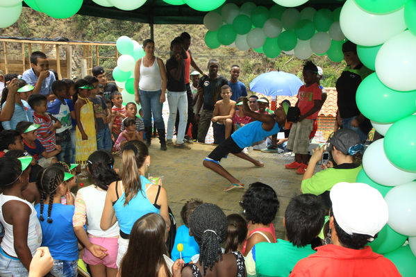 Brigada Comunitaria
Brigada Comunitaria
Fecha: Abril 5 de 2014. Lugar: Barrio Santo Domingo
Para descargar esta fotografía en alta resolución, haga clic sobre la imagen hasta que la misma se despliegue en la pantalla completa; luego dé clic derecho y elija la opción "guardar imagen como". 
En caso de publicación por cualquier medio, solicitamos acompañarla del crédito: "Foto EPM"
Palabras clave: Brigada Comunitaria