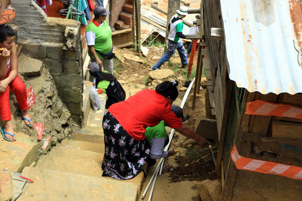 Brigada Comunitaria
Brigada Comunitaria
Fecha: Abril 5 de 2014. Lugar: Barrio Santo Domingo
Para descargar esta fotografía en alta resolución, haga clic sobre la imagen hasta que la misma se despliegue en la pantalla completa; luego dé clic derecho y elija la opción "guardar imagen como". 
En caso de publicación por cualquier medio, solicitamos acompañarla del crédito: "Foto EPM"
Palabras clave: Brigada Comunitaria