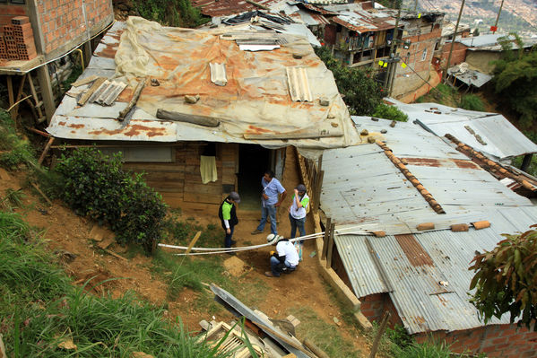 Brigada Comunitaria
Brigada Comunitaria
Fecha: Abril 5 de 2014. Lugar: Barrio Santo Domingo
Para descargar esta fotografía en alta resolución, haga clic sobre la imagen hasta que la misma se despliegue en la pantalla completa; luego dé clic derecho y elija la opción "guardar imagen como". 
En caso de publicación por cualquier medio, solicitamos acompañarla del crédito: "Foto EPM"
Palabras clave: Brigada Comunitaria