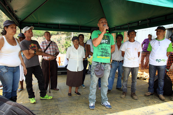 Brigada Comunitaria
Brigada Comunitaria
Fecha: Abril 5 de 2014. Lugar: Barrio Santo Domingo
Para descargar esta fotografía en alta resolución, haga clic sobre la imagen hasta que la misma se despliegue en la pantalla completa; luego dé clic derecho y elija la opción "guardar imagen como". 
En caso de publicación por cualquier medio, solicitamos acompañarla del crédito: "Foto EPM"

Palabras clave: Brigada Comunitaria