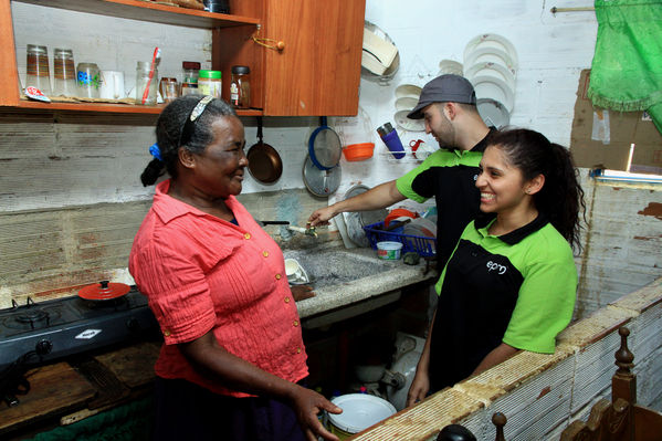 Brigada Comunitaria
Brigada Comunitaria
Fecha: Abril 5 de 2014. Lugar: Barrio Santo Domingo
Para descargar esta fotografía en alta resolución, haga clic sobre la imagen hasta que la misma se despliegue en la pantalla completa; luego dé clic derecho y elija la opción "guardar imagen como". 
En caso de publicación por cualquier medio, solicitamos acompañarla del crédito: "Foto EPM"

Palabras clave: Brigada Comunitaria