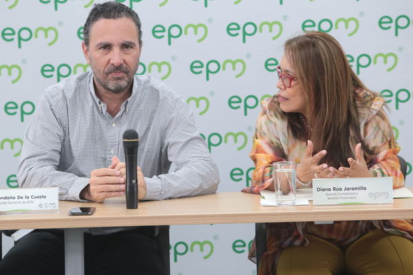 Rueda de prensa – Resultados financieros primer semestre 2019
Rueda de prensa – Resultados financieros primer semestre 2019
Fecha: Agosto 14 de 2019. 
Para descargar esta fotografía en alta resolución, haga clic sobre la imagen hasta que la misma se despliegue en la pantalla completa; luego dé clic derecho y elija la opción "guardar imagen como". 
En caso de publicación por cualquier medio, solicitamos acompañarla del crédito: "Foto EPM"
Palabras clave: Rueda de prensa – Resultados financieros primer semestre 2019