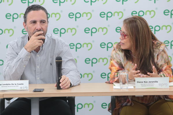 Rueda de prensa – Resultados financieros primer semestre 2019
Rueda de prensa – Resultados financieros primer semestre 2019
Fecha: Agosto 14 de 2019. 
Para descargar esta fotografía en alta resolución, haga clic sobre la imagen hasta que la misma se despliegue en la pantalla completa; luego dé clic derecho y elija la opción "guardar imagen como". 
En caso de publicación por cualquier medio, solicitamos acompañarla del crédito: "Foto EPM"
Palabras clave: Rueda de prensa – Resultados financieros primer semestre 2019