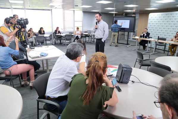 Rueda de prensa – Resultados financieros primer semestre 2019
Rueda de prensa – Resultados financieros primer semestre 2019
Fecha: Agosto 14 de 2019. 
Para descargar esta fotografía en alta resolución, haga clic sobre la imagen hasta que la misma se despliegue en la pantalla completa; luego dé clic derecho y elija la opción "guardar imagen como". 
En caso de publicación por cualquier medio, solicitamos acompañarla del crédito: "Foto EPM"
Palabras clave: Rueda de prensa – Resultados financieros primer semestre 2019